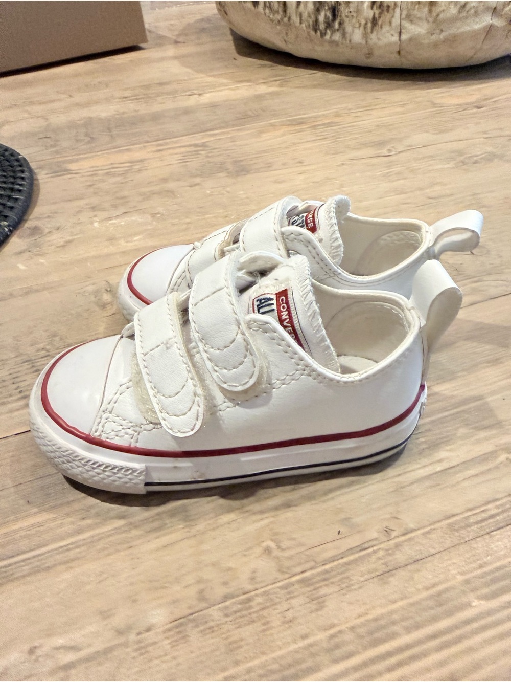 Converse Kids Chuck Taylor 2V White Low-Top Sneakers with Red Trim